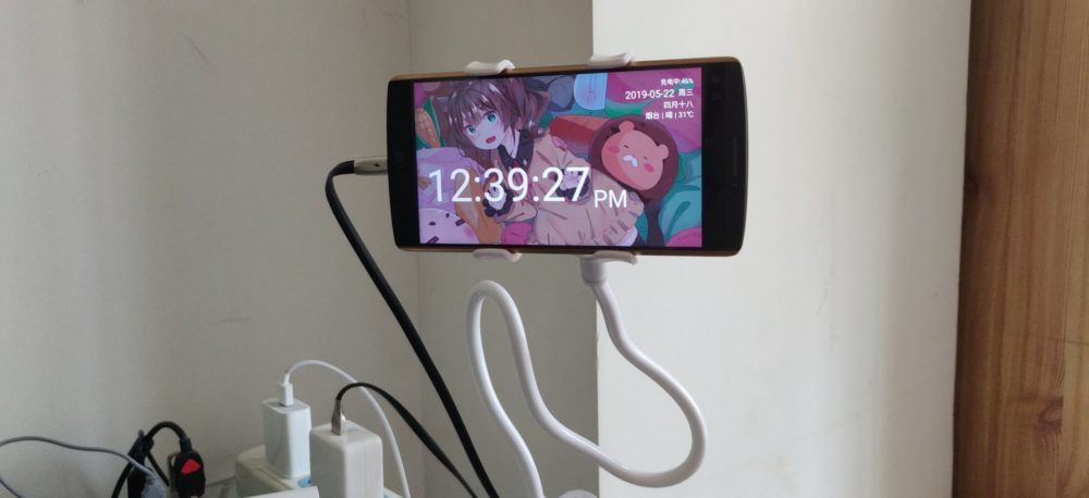 【桌面的老婆】旧手机做时钟 — 第 3 张