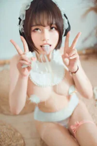 【三次元】微博网红七月喵子-巨婴 [40P-240MB](萌盘)永久链（未流出资源）