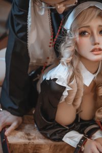 【写真】芊川一笑 修女与神父【度盘】