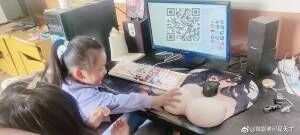 【每日图一乐】520请小心街吻 — 第 20 张