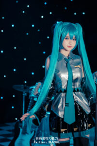 【cos】白莉爱吃巧克力 miku cos【度盘】
